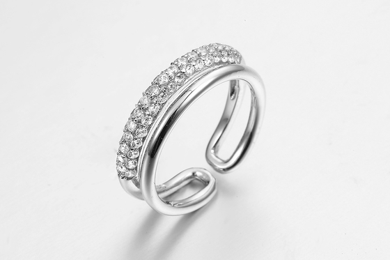 Okrągły pierścionek zaręczynowy o masie 2,31 g ze srebrem 925 CZ Halo