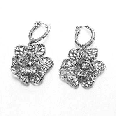„Perła w dłoni Ⅲ” Srebrne kolczyki z frędzlami ze srebra próby 925 z siateczkowym kwiatem