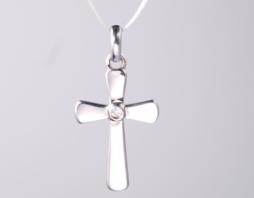 Nowy Cross Collection 925 Sterling Silver Religious Pendant z błyszczącym kwasowym cyrkonia lodowym