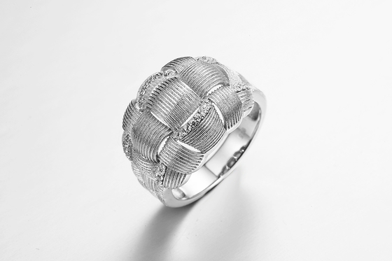 CZ Sterling Silver Rings Niestandardowe grawerowanie 4,31 gramów owinięte wokół palca